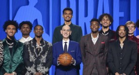 秋分昼夜平分之谜：揭秘地球自转轴倾斜与大气折射下的悬日现象